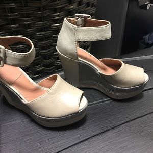 Bacio 61 wedges